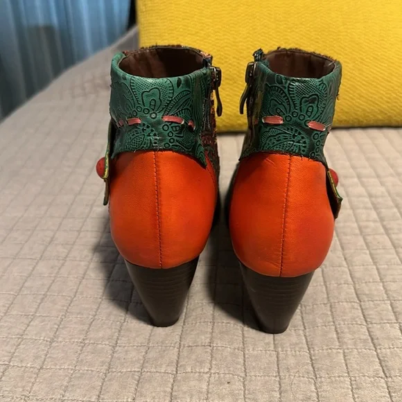 SoCoFy Ankle Boots - Picture 4 of 6